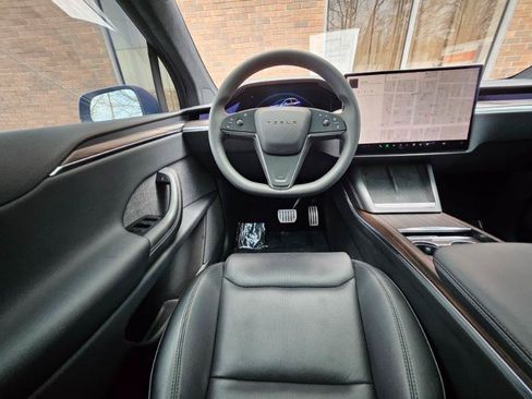 Used 2023 Tesla Model X AWD/4WD image 4
