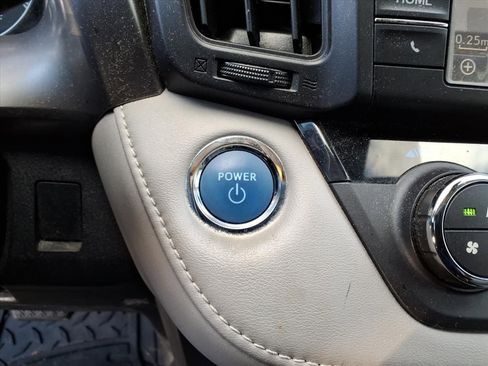 Used 2018 Toyota RAV4 Limited image 13