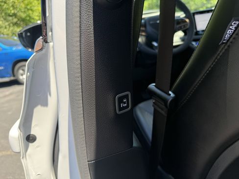 Used 2025 Chrysler Pacifica Select FWD image 15