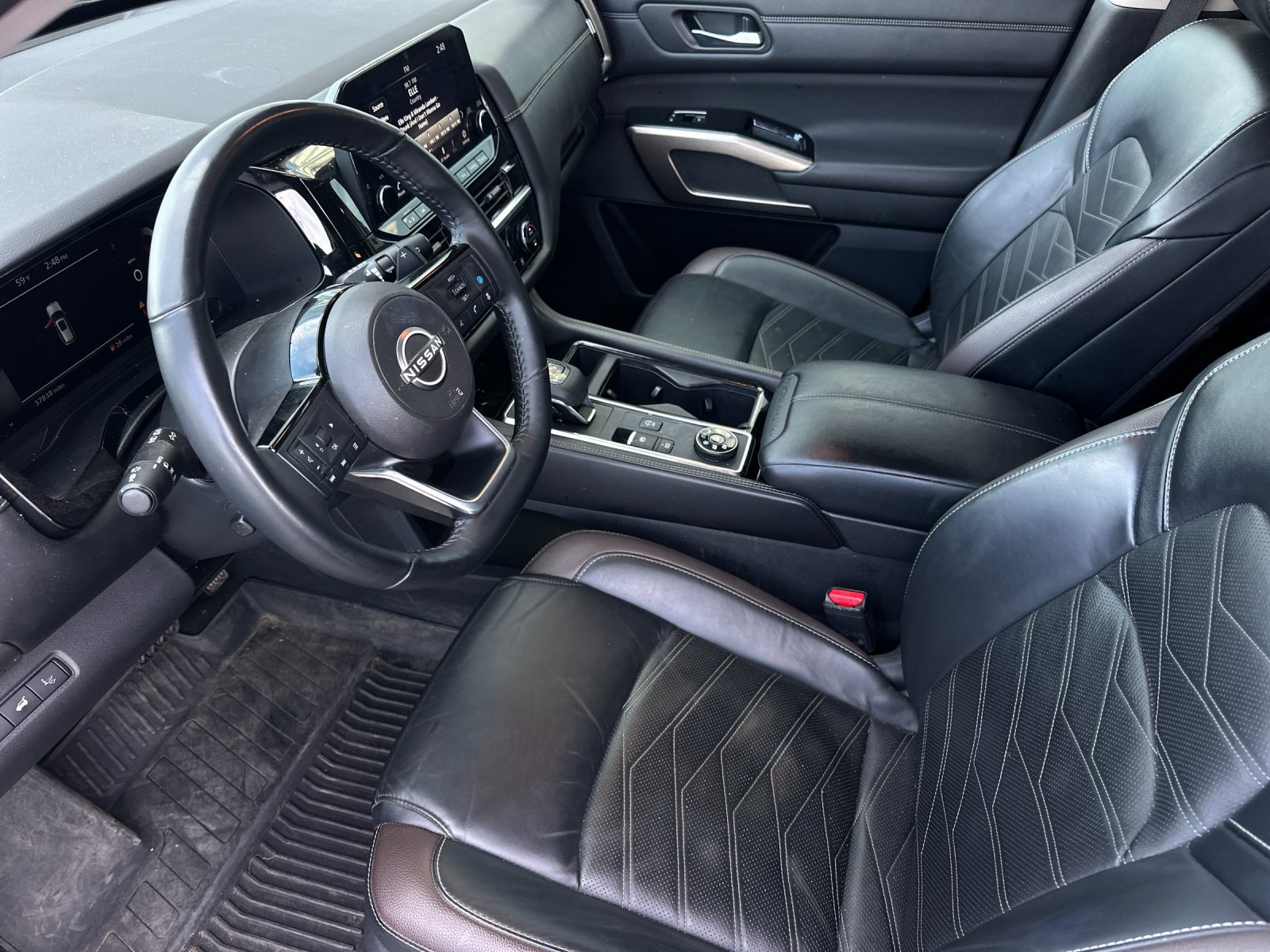 Used 2024 Nissan Pathfinder Platinum AWD/4WD image 10