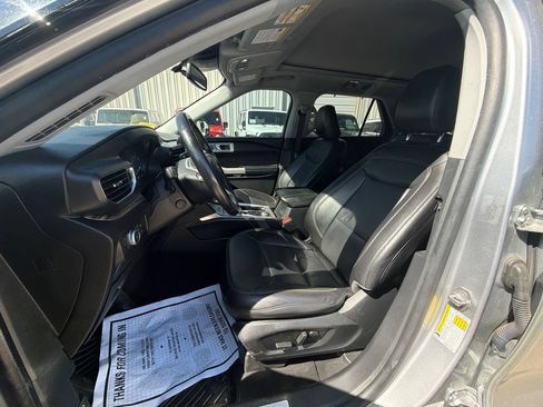 Used 2021 Ford Explorer Limited w/ Equipment Group 301A AWD/4WD image 9