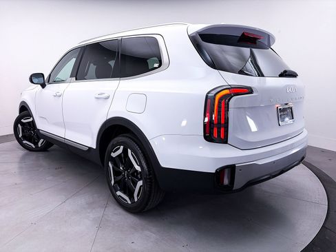Certified 2024 Kia Telluride EX w/ EX Captain's Chair Package AWD/4WD image 2