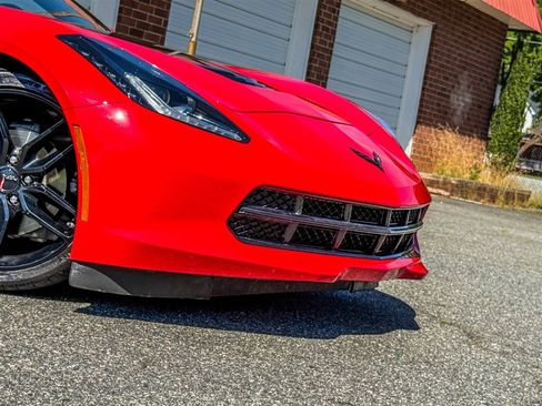 Used 2019 Chevrolet Corvette Stingray Coupe w/ Carbon Flash Badge Package RWD image 31