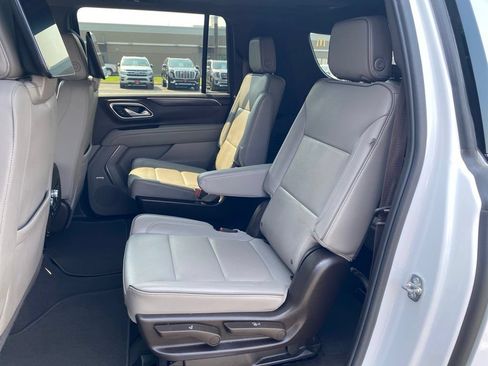 Used 2024 GMC Yukon XL SLT w/ SLT Premium Package AWD/4WD image 28