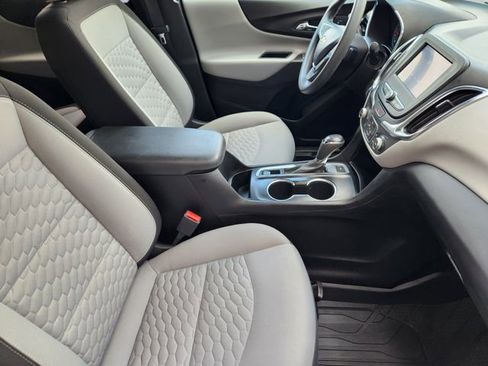 Used 2021 Chevrolet Equinox LS w/ LS Convenience Package AWD/4WD image 19