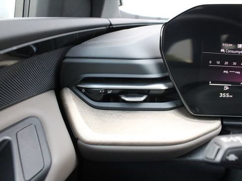 Used 2025 Audi Q5 Premium w/ Convenience Package AWD/4WD image 9