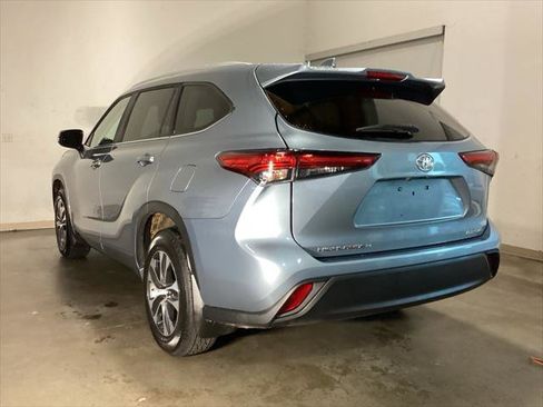 Certified 2023 Toyota Highlander XLE image 10