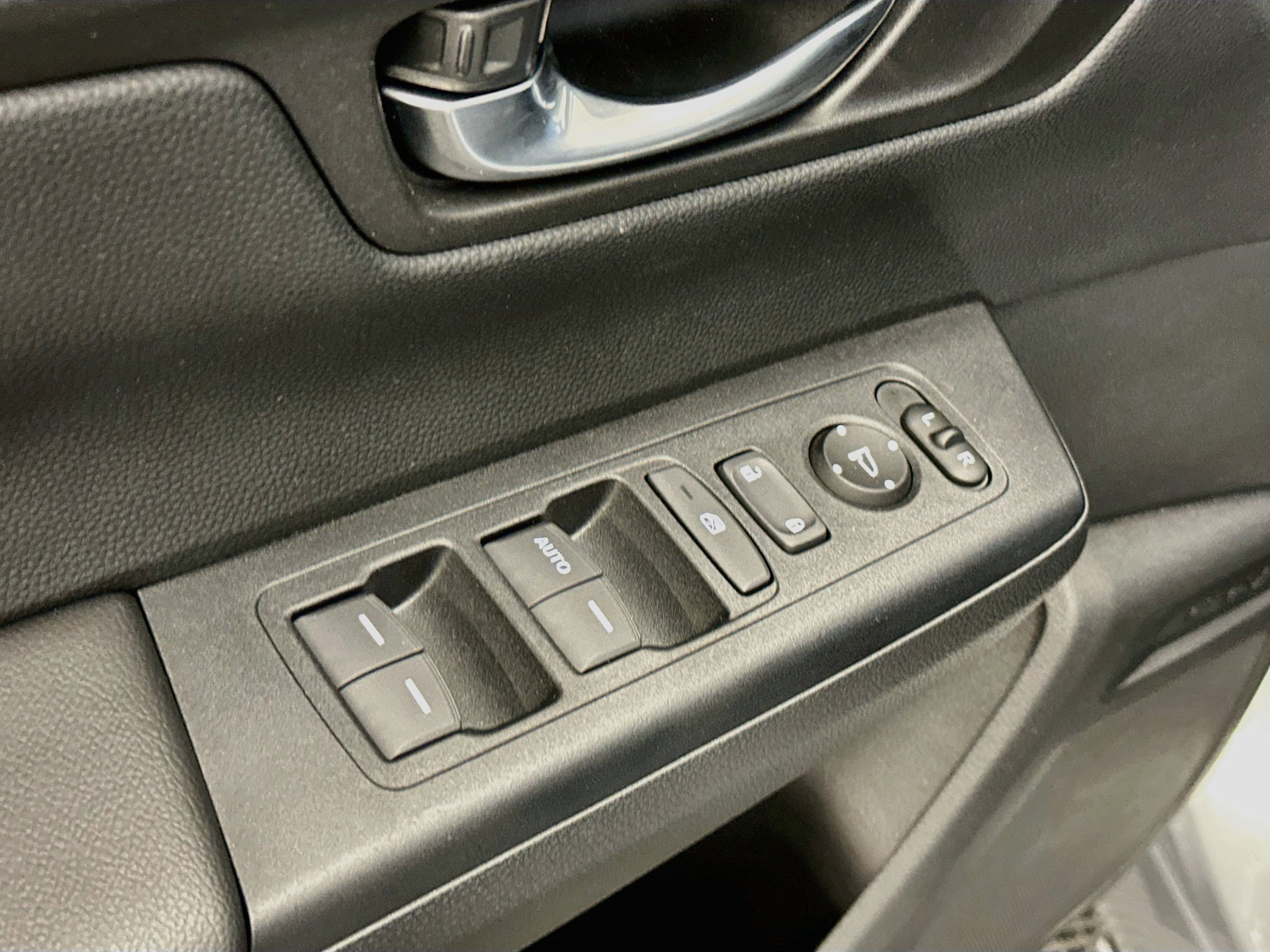 Used 2025 Honda CR-V LX image 15