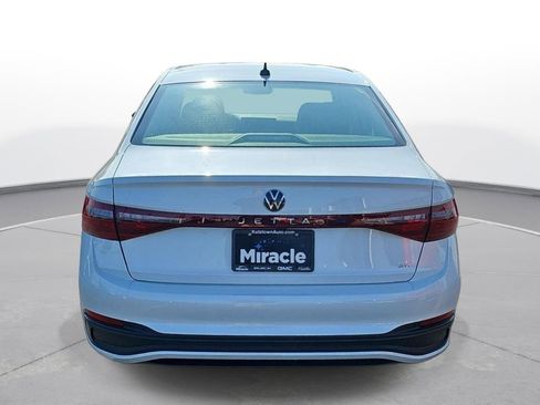 Used 2025 Volkswagen Jetta SE image 6