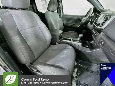 Used 2017 Toyota Tacoma TRD Sport AWD/4WD image 33
