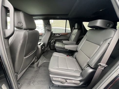 Used 2025 GMC Yukon Denali w/ Sun & Power Step Package image 32