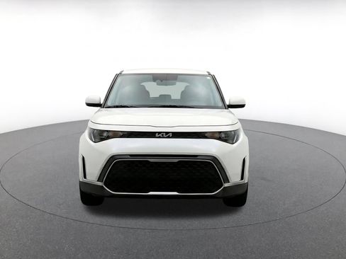 Used 2025 Kia Soul LX w/ LX Technology Package FWD image 2