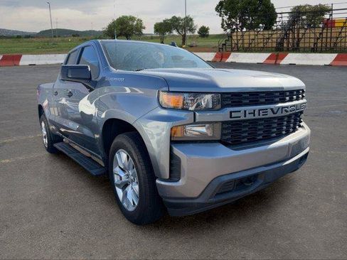 Used 2020 Chevrolet Silverado 1500 Custom w/ Custom Value Package RWD image 2