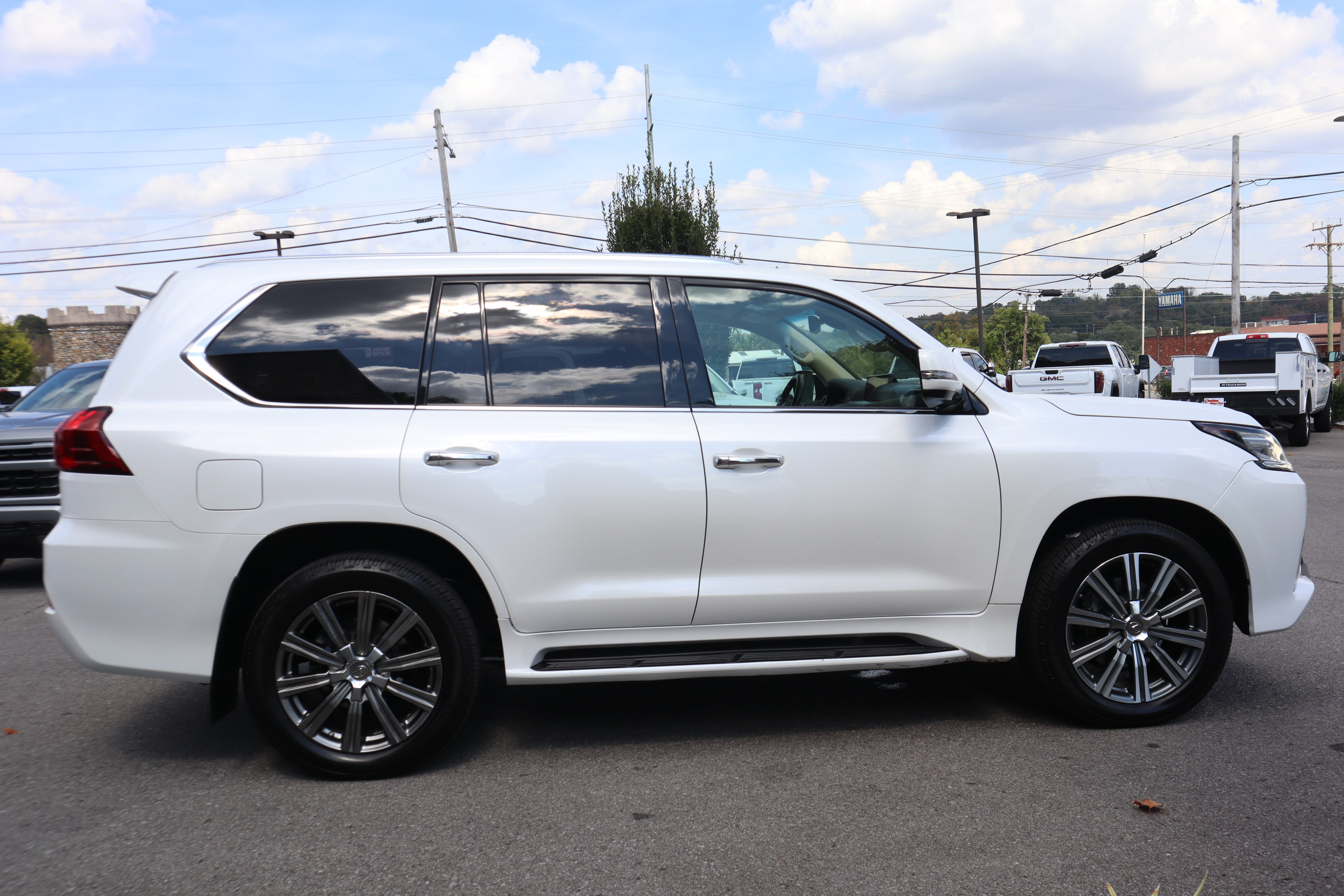 Used 2016 Lexus LX 570 4WD w/ Luxury Package image 6