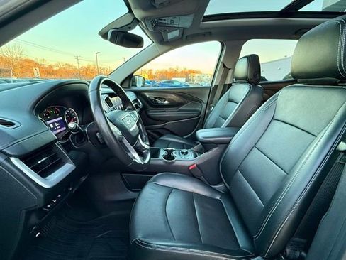 Used 2022 GMC Terrain SLT w/ Infotainment Package II image 16