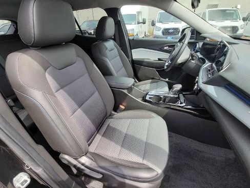 Used 2025 Chevrolet Trax LT w/ Driver Confidence Package image 26