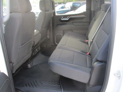Used 2022 Chevrolet Silverado 1500 LT w/ Z71 Off-Road Package AWD/4WD image 11