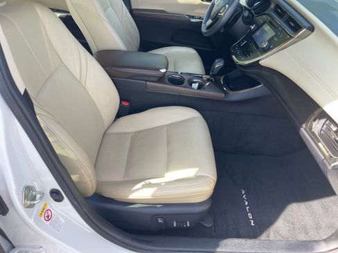 Used 2017 Toyota Avalon XLE FWD image 19