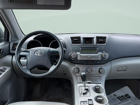 Used 2010 Toyota Highlander 4WD image 11