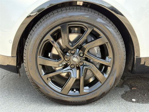 Used 2024 Land Rover Discovery Dynamic SE AWD/4WD image 32
