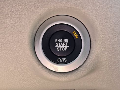 Used 2023 Chrysler Voyager LX FWD image 17