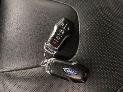 Used 2015 Ford Edge Titanium w/ Equipment Group 301A AWD/4WD image 32
