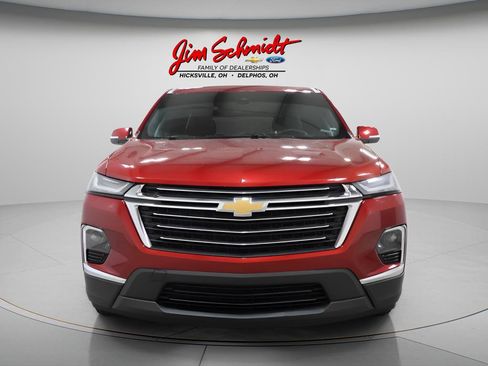 Used 2023 Chevrolet Traverse LT image 3