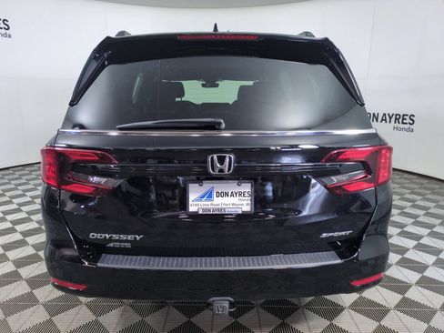 Used 2024 Honda Odyssey Sport image 4