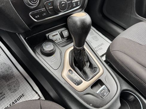 Used 2015 Jeep Cherokee Latitude image 49