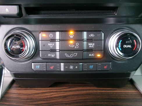 Used 2017 Ford F150 Lariat w/ Equipment Group 502A Luxury image 25