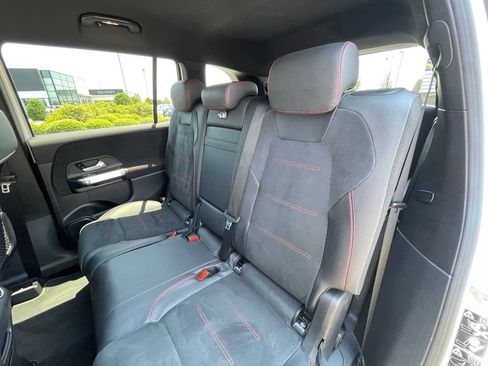 Used 2021 Mercedes-Benz GLB 250 4MATIC image 25