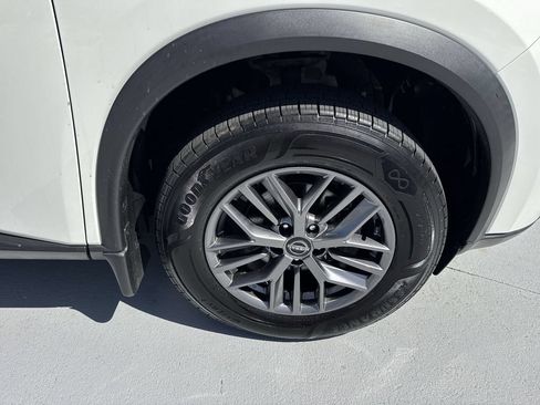 Used 2024 Nissan Rogue S AWD/4WD image 59
