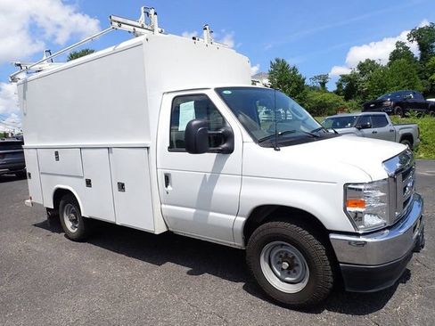 Used 2024 Ford E-350 and Econoline 350 Super Duty w/ Power Windows & Locks Group RWD image 9