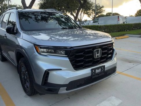 Used 2024 Honda Pilot TrailSport image 4
