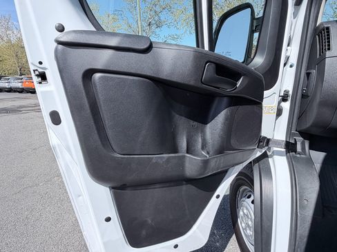 Used 2025 RAM ProMaster 2500 w/ Convenience Group image 26