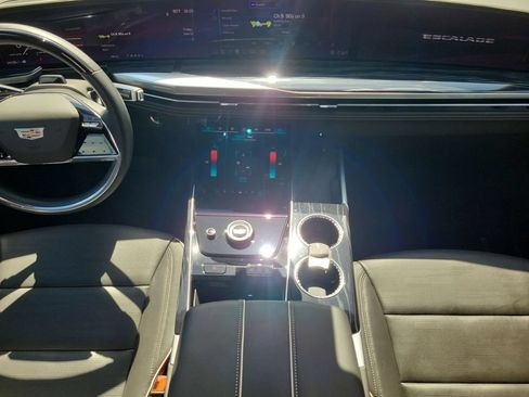 Certified 2025 Cadillac Escalade Sport AWD/4WD image 21