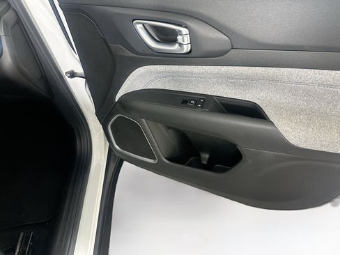 Used 2025 Jeep Compass Latitude image 30