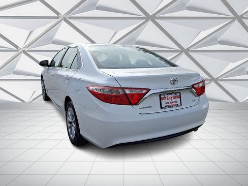 Used 2015 Toyota Camry LE image 8