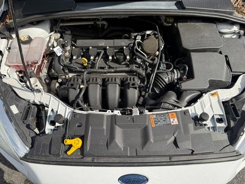 Used 2016 Ford Focus SE w/ SE Cold Weather Package image 26