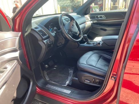 Used 2017 Ford Explorer Limited w/ Equipment Group 301A AWD/4WD image 10