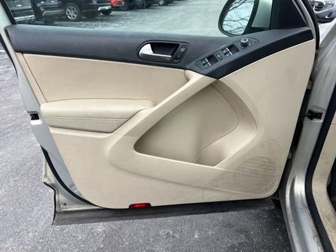 Used 2011 Volkswagen Tiguan 2WD image 22