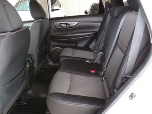 Used 2020 Nissan Rogue SV AWD/4WD image 16