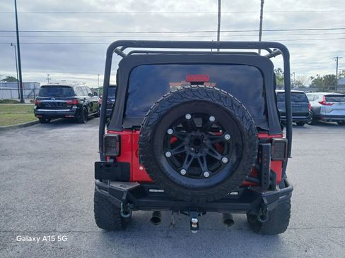 Used 2015 Jeep Wrangler Unlimited Sahara w/ Connectivity Group image 4