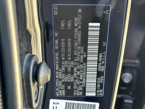 Used 2022 Toyota Highlander LE AWD/4WD image 28