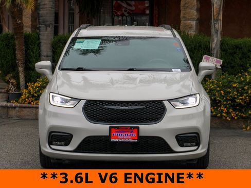 Used 2021 Chrysler Pacifica Touring w/ S Appearance Package image 3