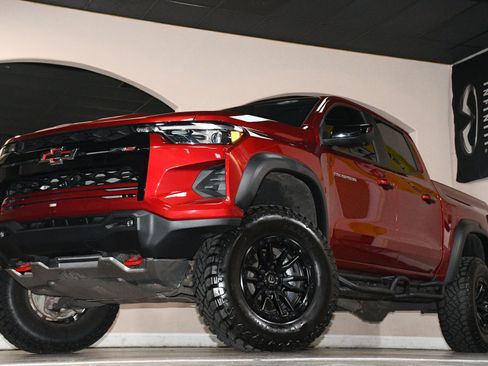 Used 2025 Chevrolet Colorado ZR2 w/ Technology Package AWD/4WD image 84