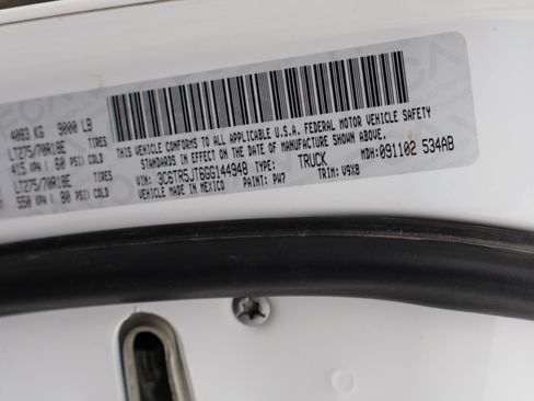 Used 2016 RAM 2500 SLT image 44