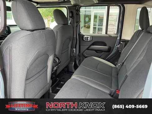 Used 2025 Jeep Wrangler Unlimited Sahara AWD/4WD image 15