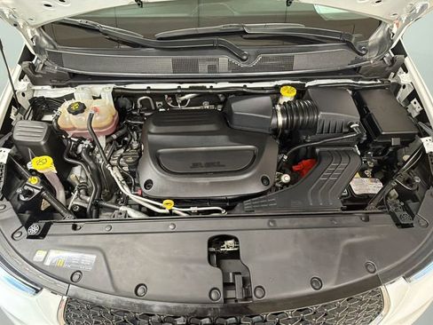 Used 2023 Chrysler Pacifica Touring-L FWD image 25
