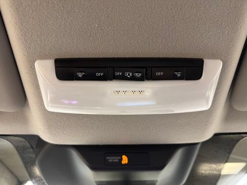Used 2025 Nissan Kicks S AWD/4WD image 41